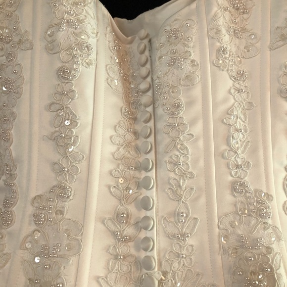 Cinderella style wedding gown - Picture 6 of 8